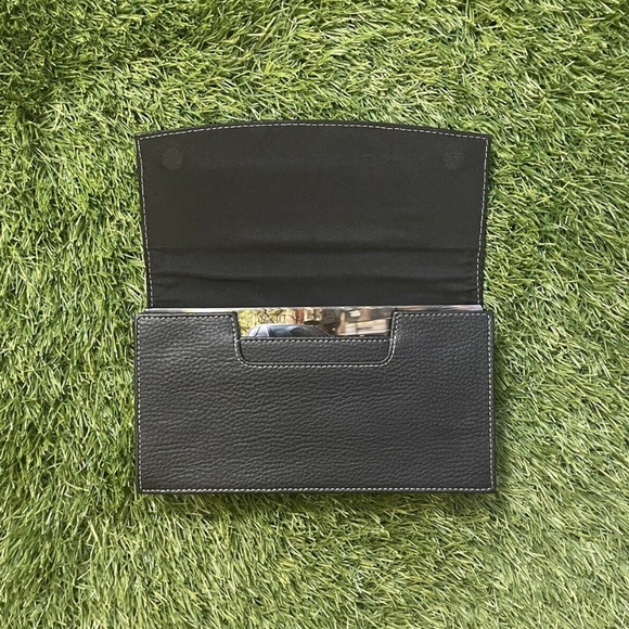 2017 Mercedes-Benz E-Class Sedan Owners Manual (E43AMG 4MATIC E300, E300 4MATIC) - Picture 10 of 10